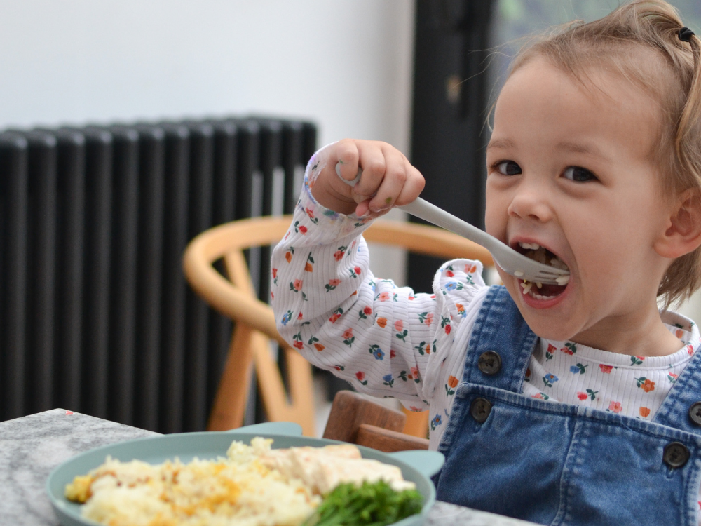 Seven Tips to Encourage Toddler Mealtime Independence – Pots For Tots