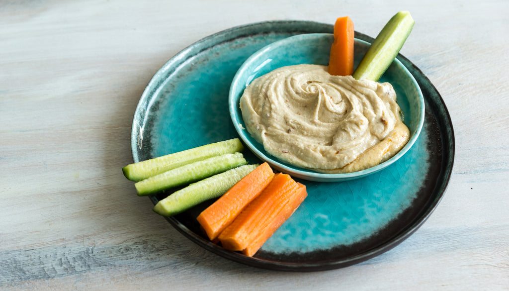 (Carrot and cucumber sticks dipped in hummus)