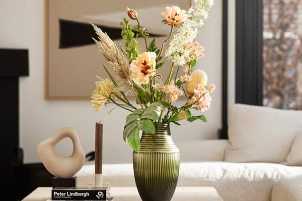 Tischdeko künstliche Blumen mit der perfekten Vase