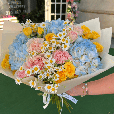 Bouquet of flowers with Blue Hydrangea, Daisies, Roses and Carnations – ART Flowers LA