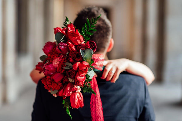 Stunning Red Wedding Bouquet Ideas for Your Special Day – ART Flowers LA