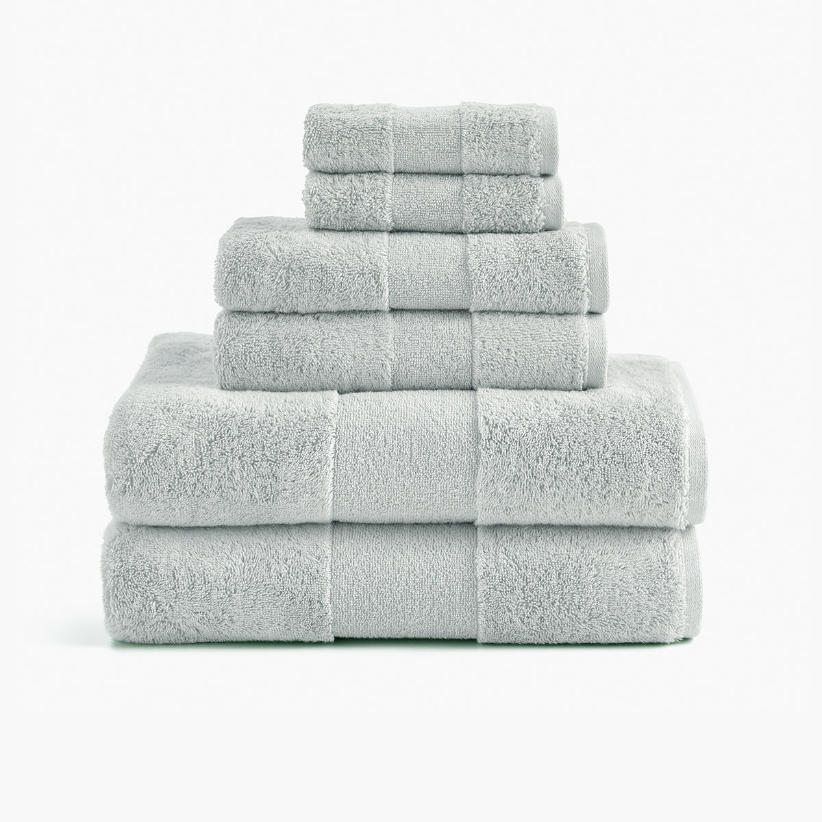 https://cdn.shopify.com/s/files/1/0557/8840/4900/products/plush-organic-cotton-reversible-bath-rug-bundle-oyster-gray-towels_1200x.jpg?v=1685459058