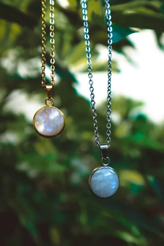 moonstone necklace gold, moonstone necklace silver, moonstone jewelry, handmade moonstone jewelry, moonstone pendant gold, moonstone pendant silver, real moonstone jewelry, natural moonstone jewelry, genuine moonstone jewelry, solistial jewelry, solistial, where to find real moonstone jewelry