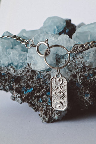 Halskette mit himmlischem Schmuckanhänger und O-Ring-Halsband aus Silber