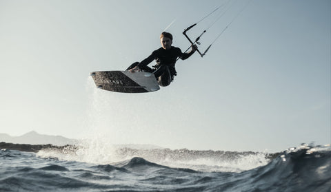 Vantage Inertia Gen2+ Carbon Kiteboard Concept Waves