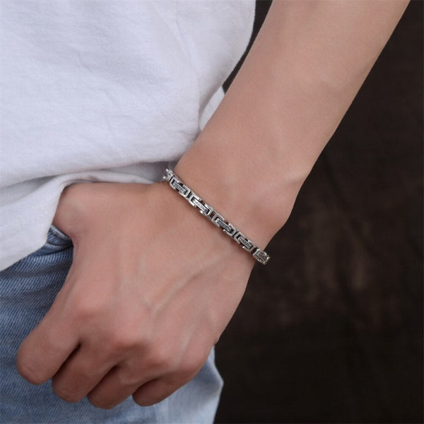 Bracciale-massif-maik-maille-venitienne-cubique-porte-sur-poignet-homme