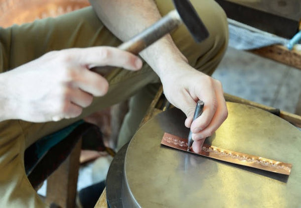fabrication-artisanale-bijoux-en-cuivre