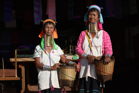 long-neck-women-tribe-silver-bangles