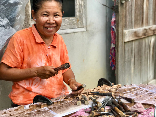 Sculptuur-sur-bois-par-artisan-de-lanna-thalande