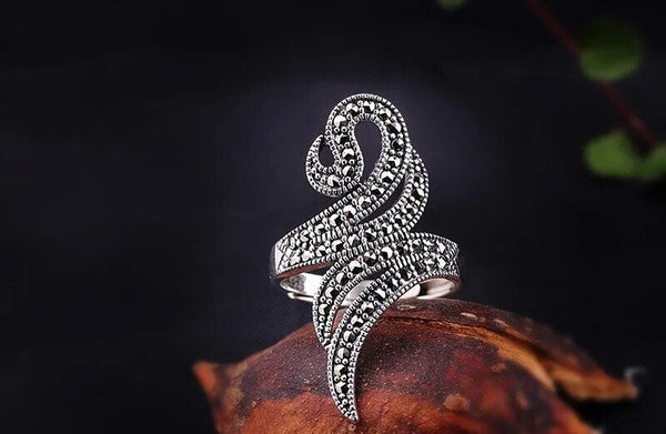 Yuga-Bague-Argent-Massif-et-marcassite