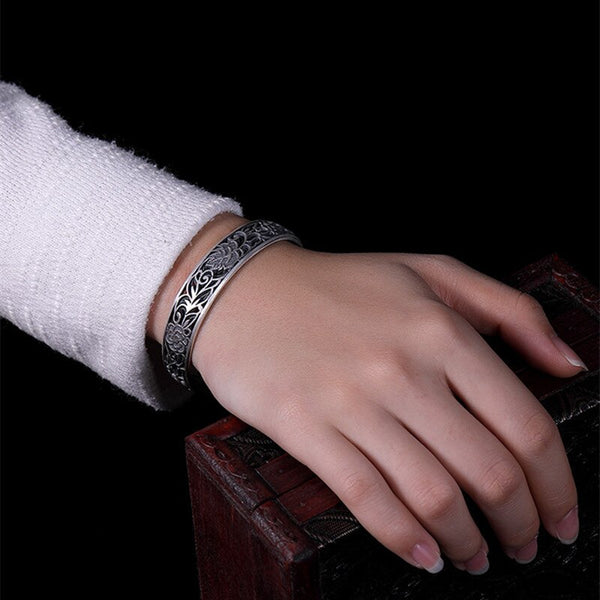 Nanako-bracelet-jonc-åben-argent-massif-porte-sur-femme