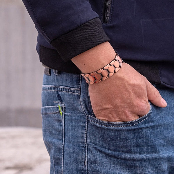 ISAMU-BRACELET-CUIVRE-MAGNETIQUE-TERAPEUTIQUE-PORTE-SUR-HOMME