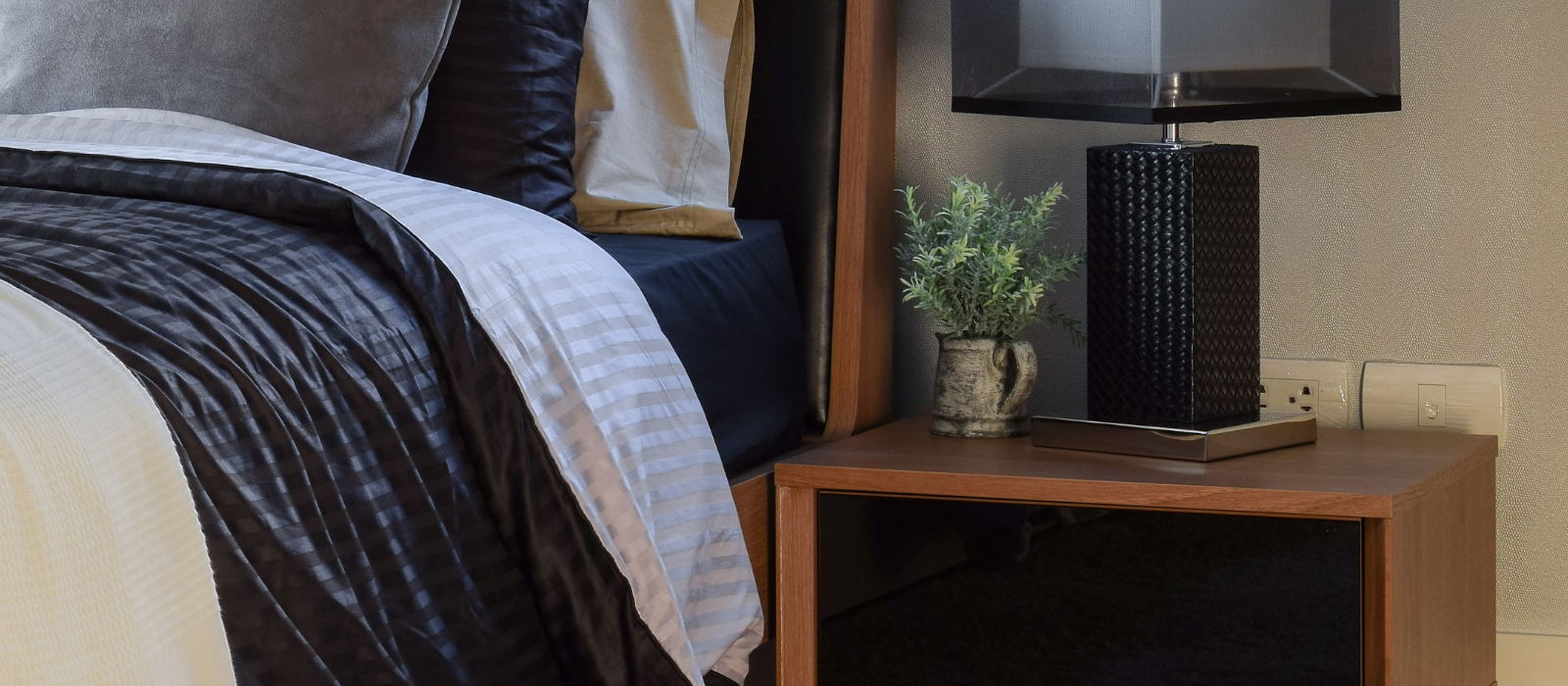 Tips to style your bedside table