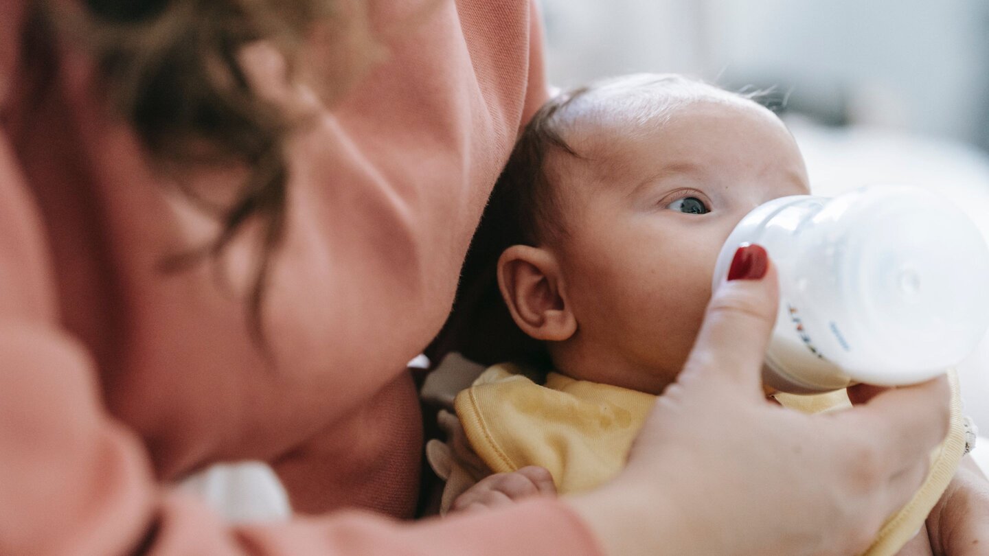 Mum-Feeding-Baby-Warmed-Breast-Milk