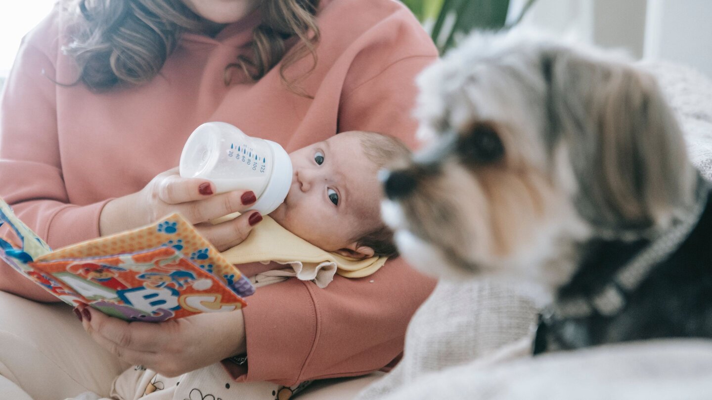 Mum-Feeding-baby-With-Warmed-Bottle-Formula
