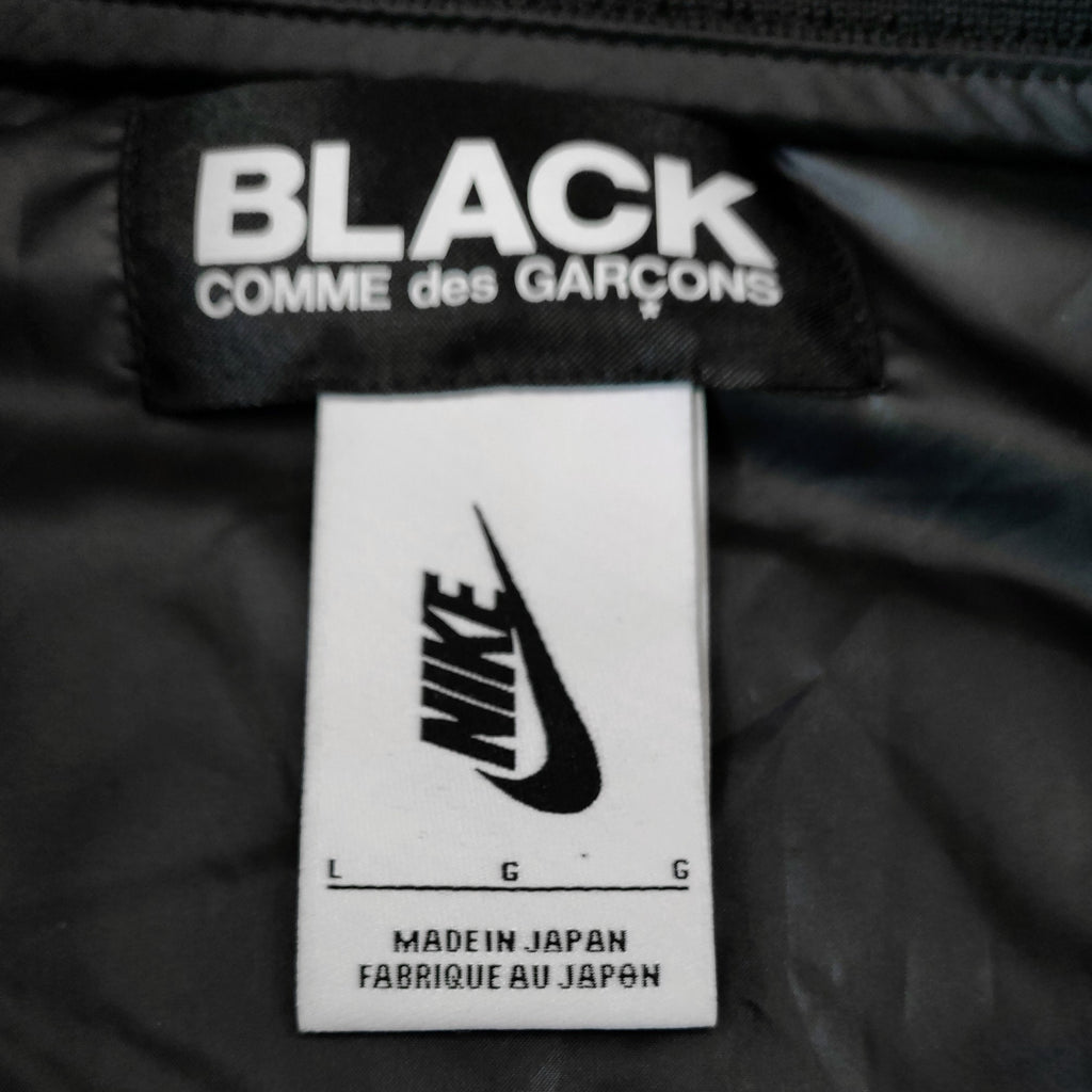 Desviación Enfriarse gas 2000s Nike x Comme des Garcons Black bomber jacket Made in Japan |  retroiscooler | Vintage Nike Comme Des Garcons – Retroiscooler