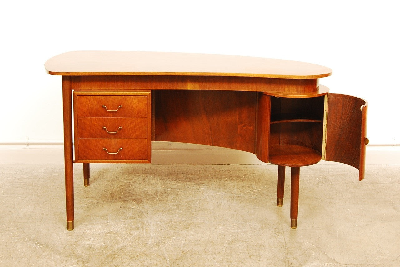 1950s Kidney Shaped Desk Chase Sorensen