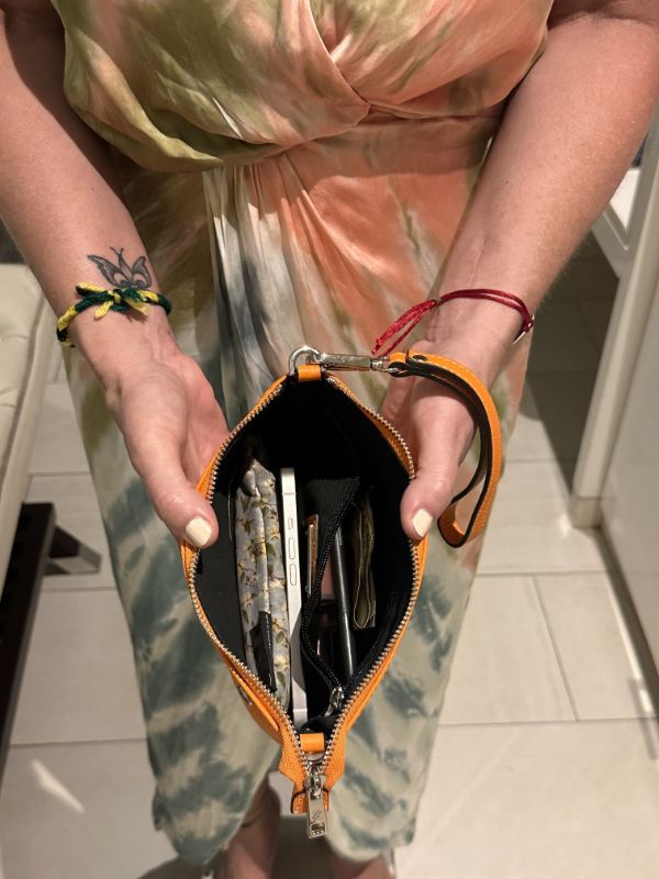 What's in Nancy's purse in Jamaica?
