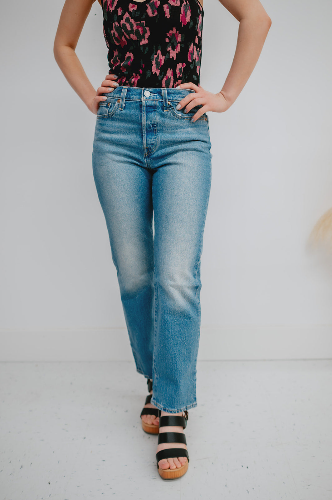 The Wedgie Straight Jeans by Levi's - Christina – THE SKINNY