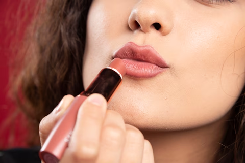 two-tone lipstick