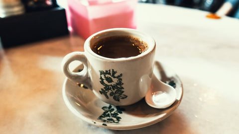 Less sugar kopi yuanyang in a local coffee shop. Photo by alfredsd.