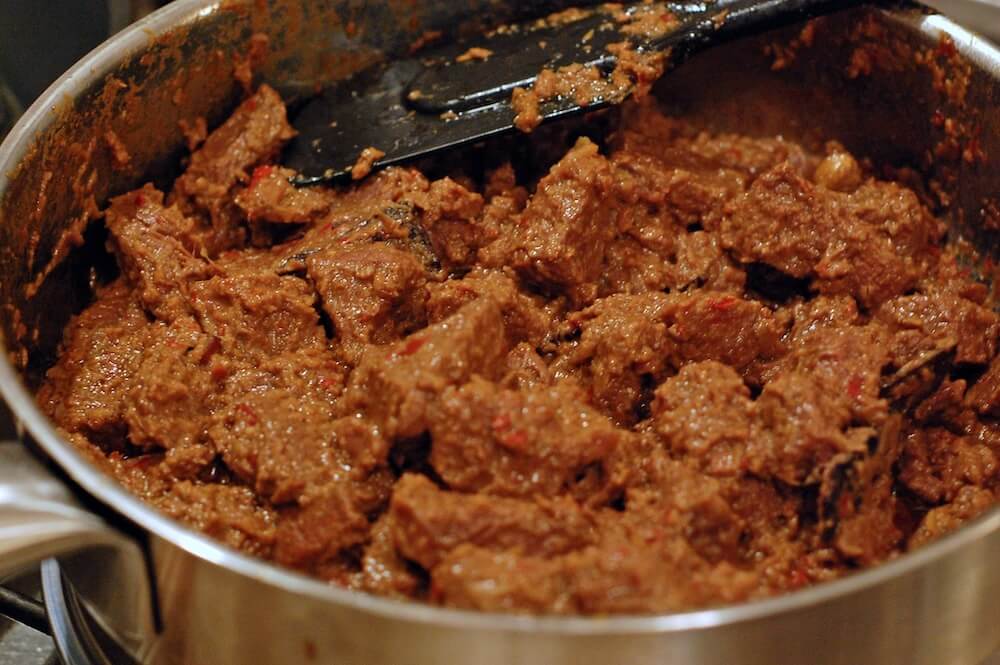 Freshly cooked beef rendang. Photo by su-lin.