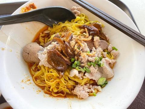 Mee pok in one of the most popular Singapore noodles, bak chor mee. Photo by yptay mad.