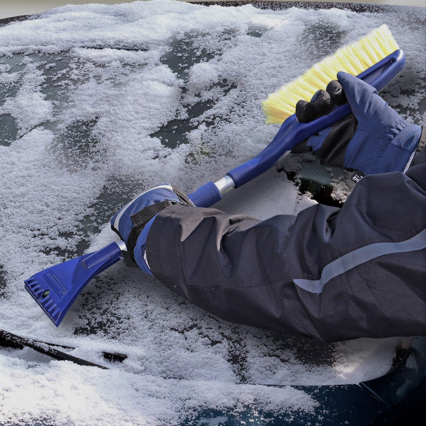 Michelin Heavy Duty 25 Inch Snow Brush with Ice Scraper,