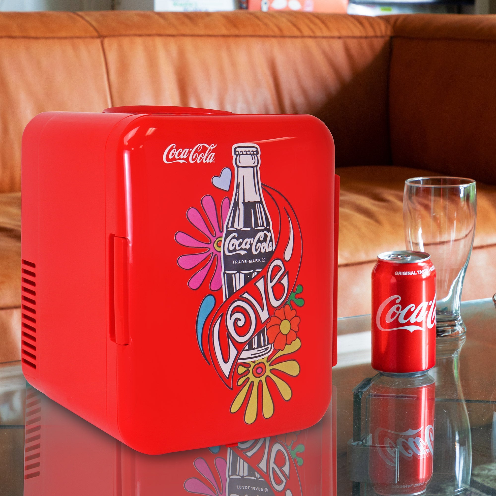 Coca-Cola Polar Bear - Enfriador/calentador de 28 latas con cables de 12 V  CC y 110 V CA, mini refrigerador portátil de 25 L (28 cuartos de galón) con