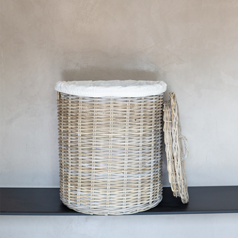 Laundry rattan basket with linen inner