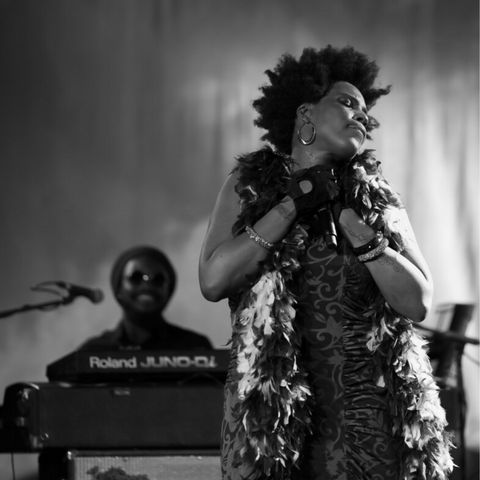 Photo of performer Macy Gray