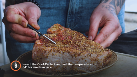 Step 6: Insert the CookPerfect Wireless thermometer and set the temperature to 54℃ for medium-rare.