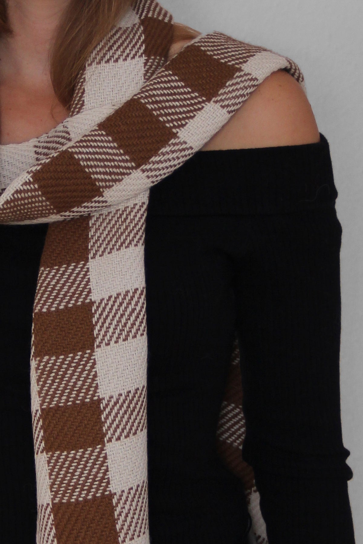 An Alpaca scarf with a Checkered pattern