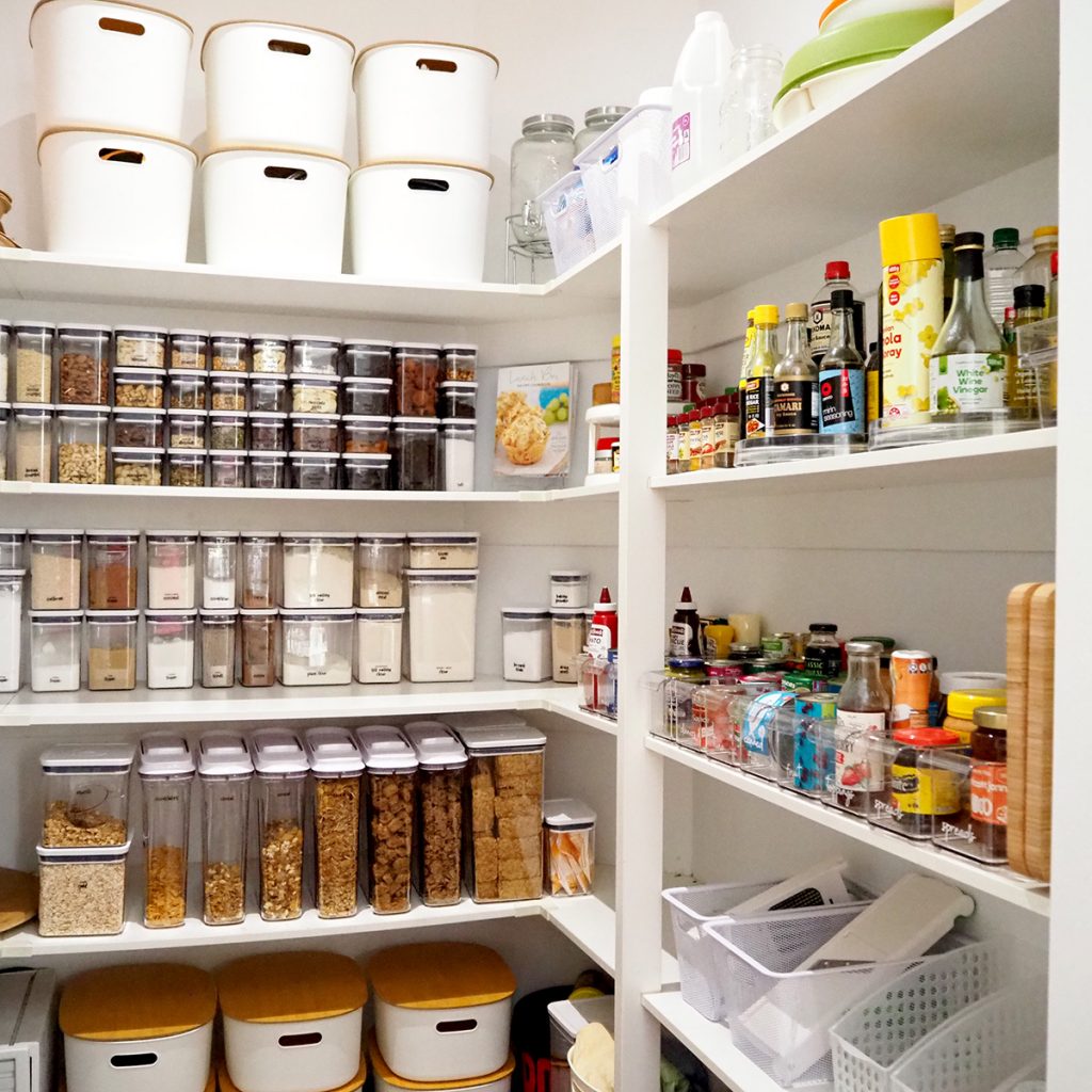 https://cdn.shopify.com/s/files/1/0558/3441/1140/t/9/assets/how-to-organise-your-pantry-17-1024x1024.jpg?v=1645037270