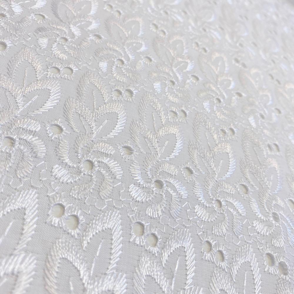 eyelet fabric with scalloped edge