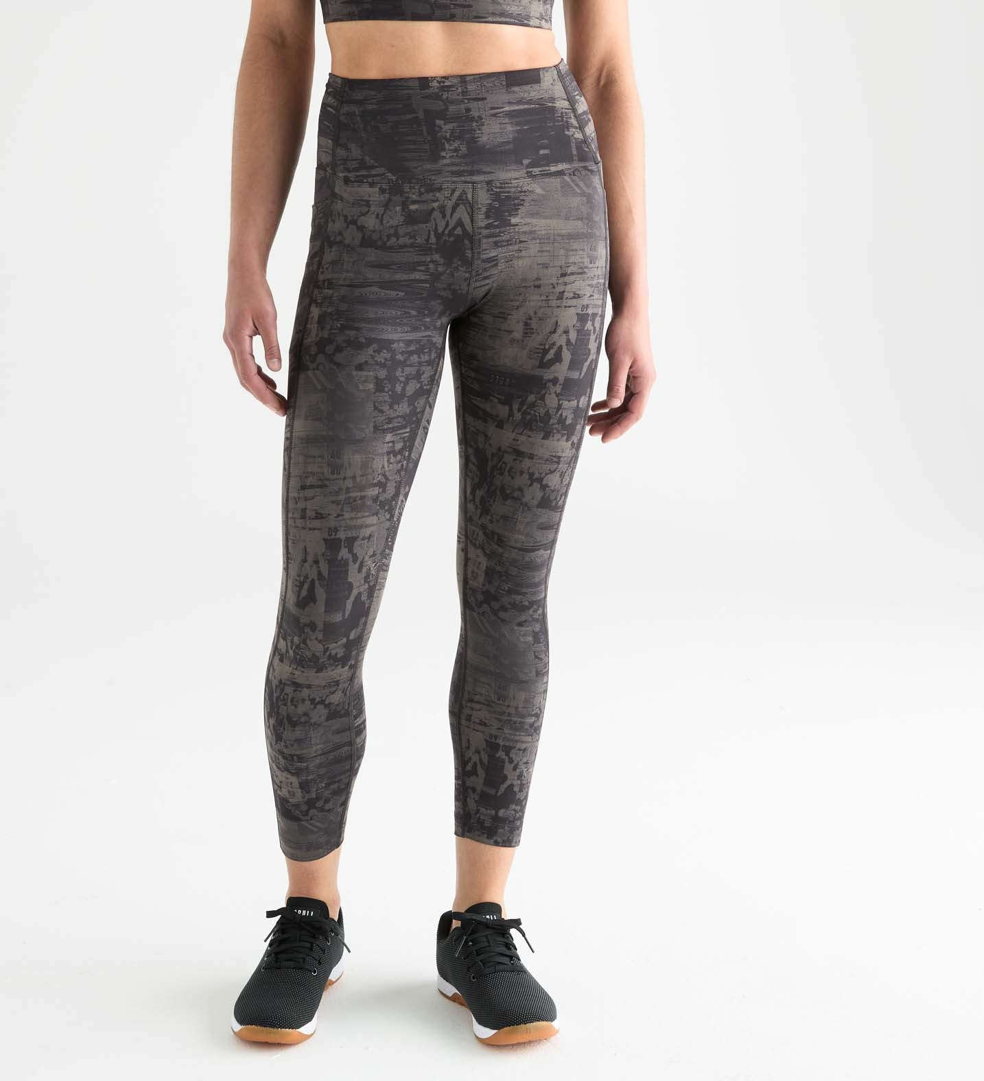 Lululemon Black Camo Fast Free HR Crop 19 Tight Fitted Leggings NWT Size 6