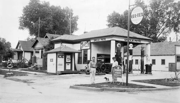 Uncle Pete’s Col-Tex gas station in Council Bluffs, Iowa, 1929