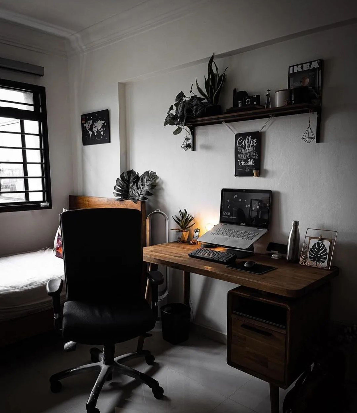 30 Inspiring Minimalist Desk Setups for Productive Workspace