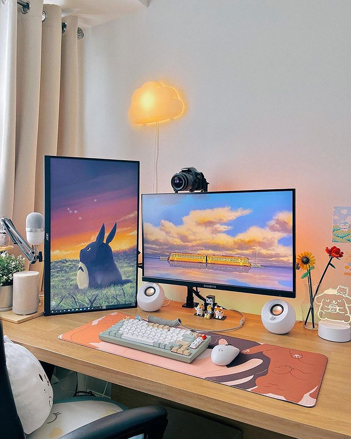 Minimal Desk Setups - Inspiration for your Workspace