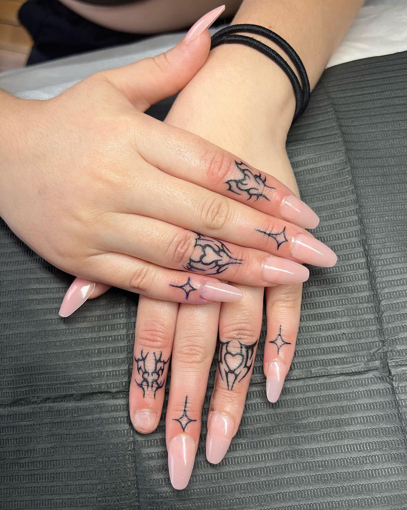 The most perfect dainty finger/... - Dollhouse Tattoo Parlour | Facebook