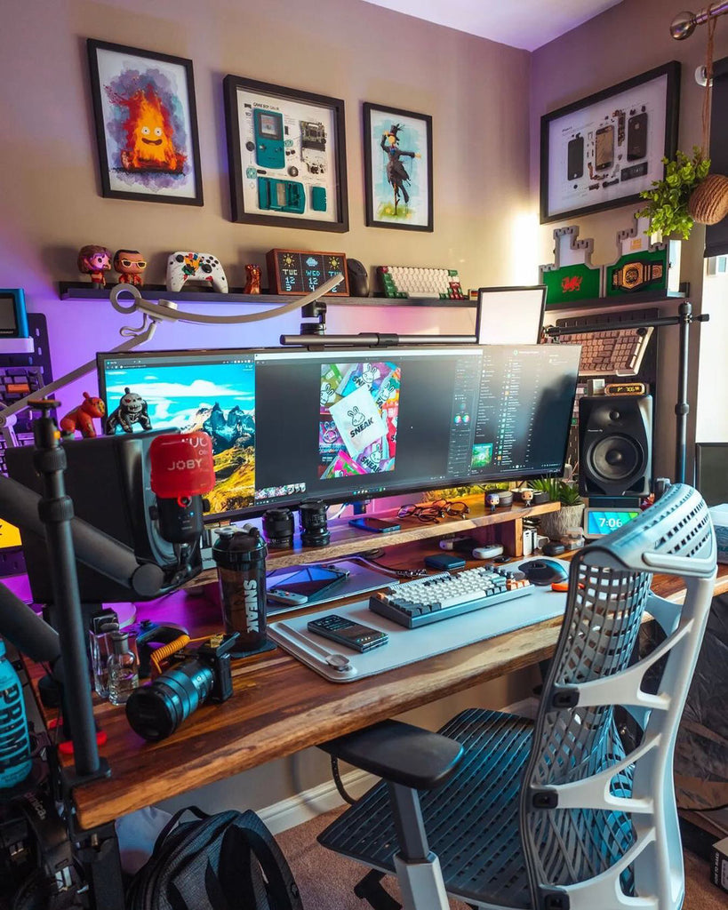 Sleek Gaming Desk Setup