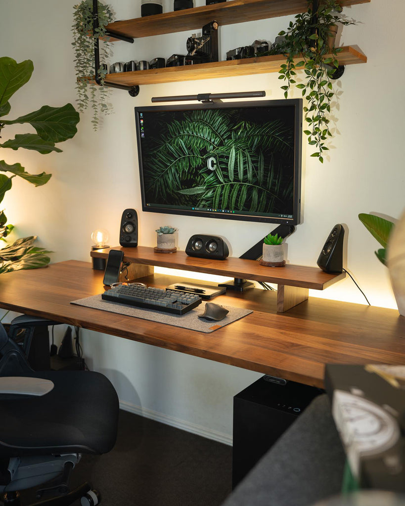 https://cdn.shopify.com/s/files/1/0558/6413/1764/files/Relaxing_Desk_Setup_21_1024x1024.jpg?v=1694682134