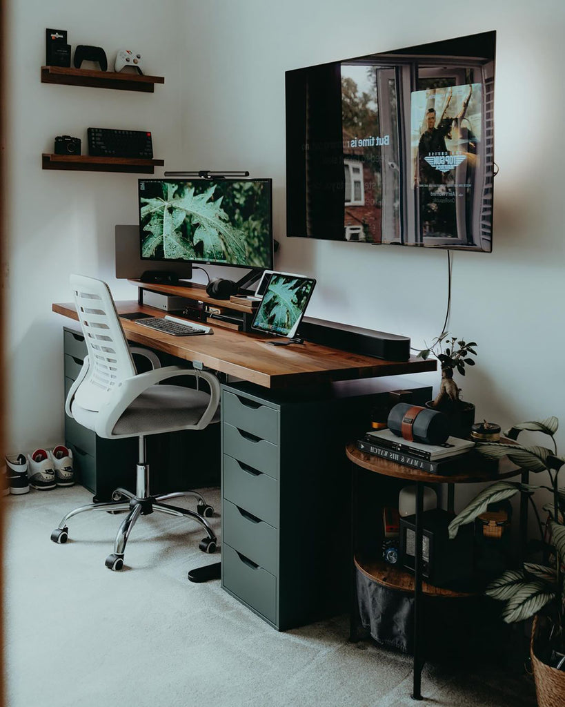 https://cdn.shopify.com/s/files/1/0558/6413/1764/files/Relaxing_Desk_Setup_29_1024x1024.jpg?v=1694682128