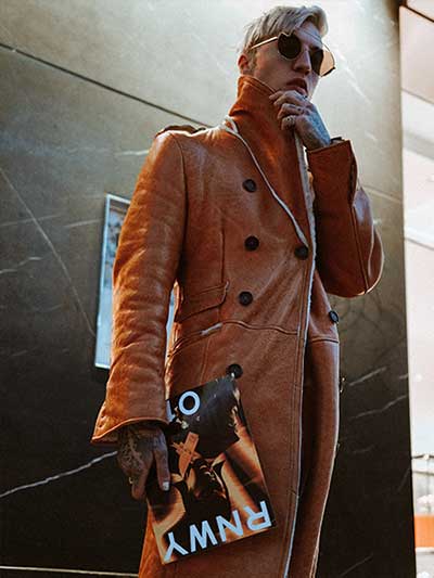 men-tan-long-leather-coat-with-matching-accessories