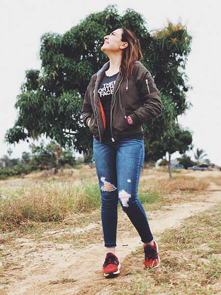 Women-brown-bomber-leather-jacket-with-graphic-tee-shirt-and-ripped-jeans