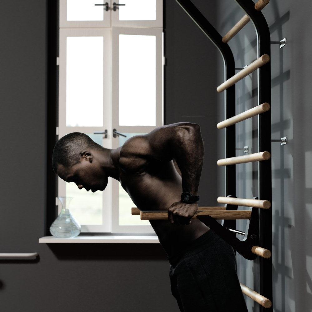 Oberkörpertraining mit Dips an der EdelKRAFT Sprossenwand