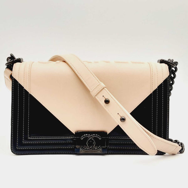 Leather crossbody bag Chanel Black in Leather - 29361233