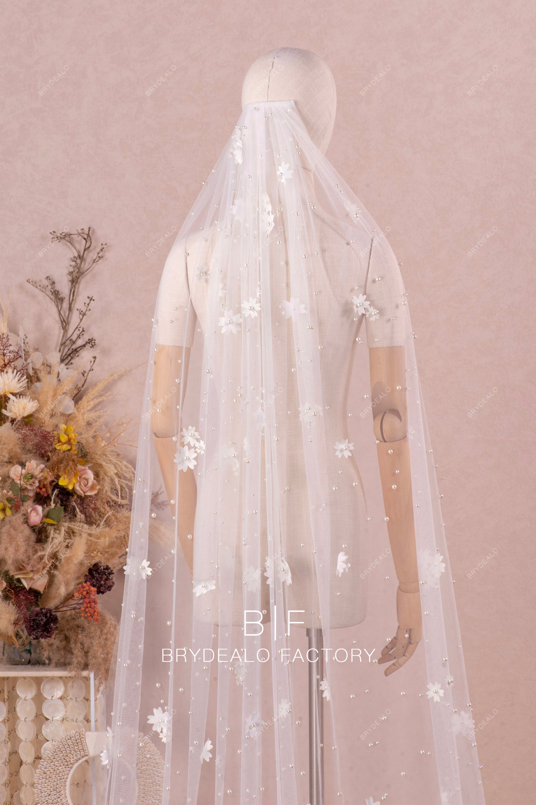 BV126 Wedding Veil Flowers Appliques Pearls (400 CM)