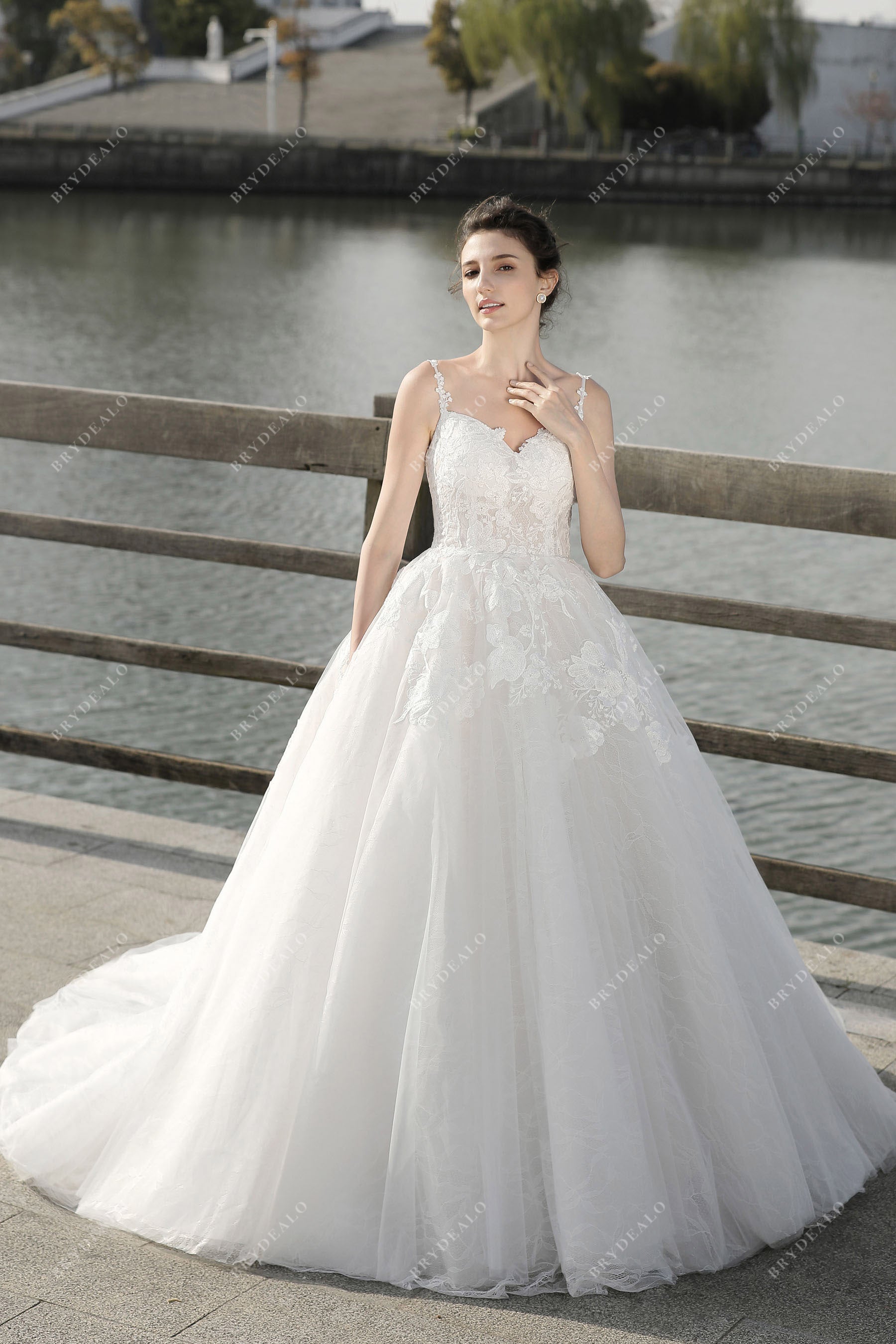 Spaghetti Strap Tulle Wedding Dress