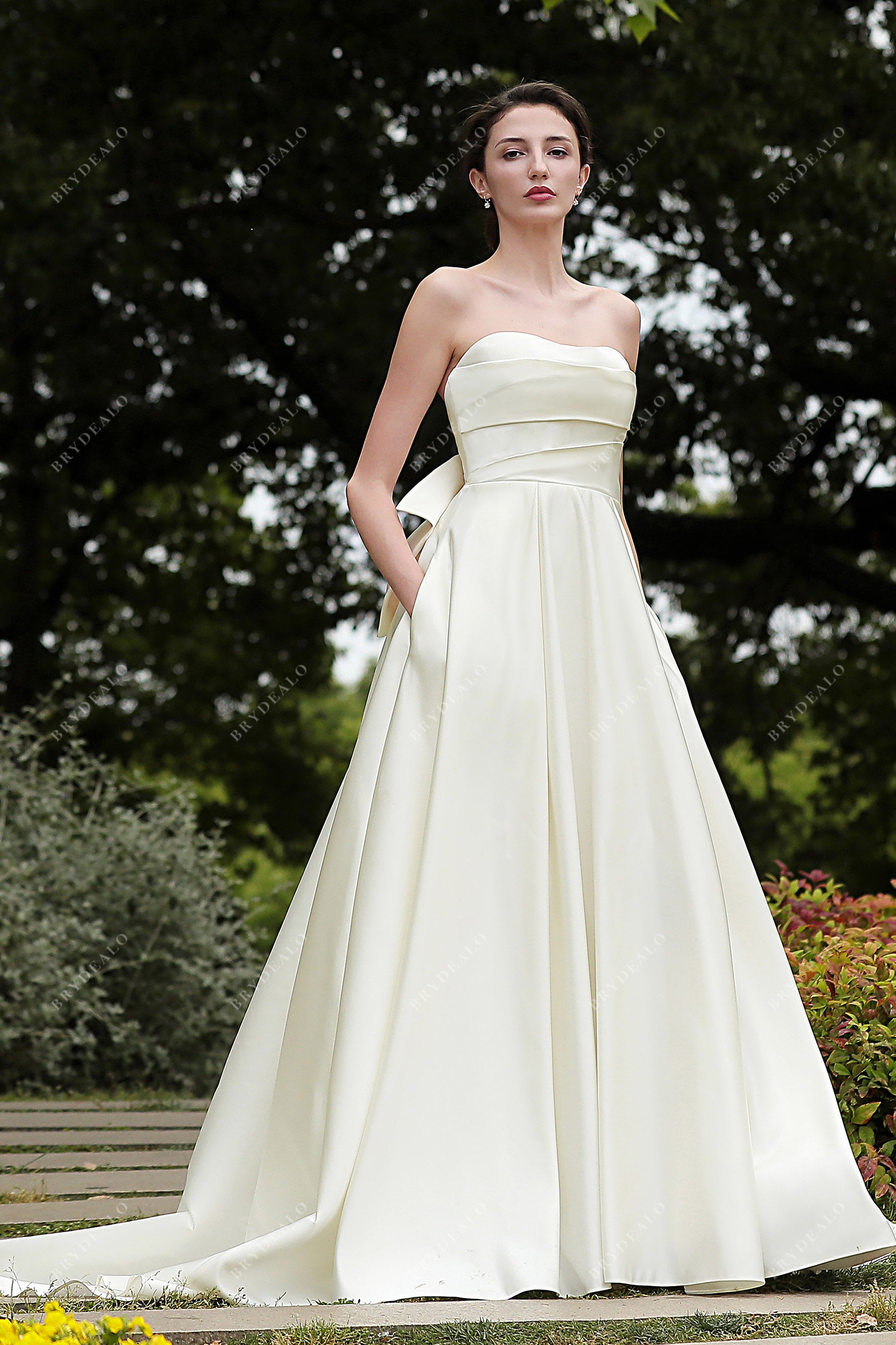 Scoop Neck Satin Simple Wholesale A-line Wedding Dress